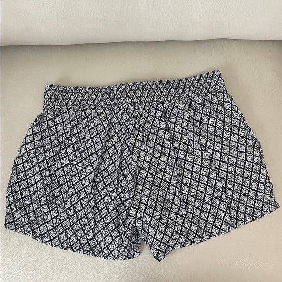 Old Navy Black and White  Women's Shorts - Picture 3 of 8